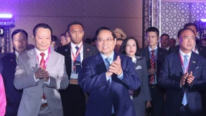 Le Premier ministre Pham Minh Chinh à une session de dialogue de haut niveau du Sommet des affaires et de l’investissement de l’ASEAN (ABIS) 2025. Photo: VNA