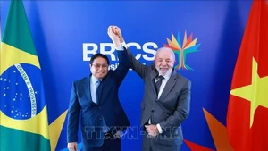 Le Premier ministre Pham Minh Chinh (à gauche) et le président brésilien Lula da Silva. Photo : VNA.