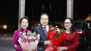 Cérémonie de départ du président de l’Assemblée nationale, Tran Thanh Man, à l'aéroport de Noi Bai. Photo : VNA.