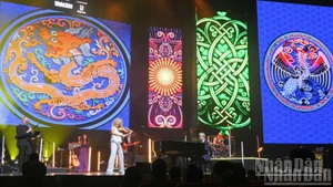 Les deux artistes de Secret Garden ont offert au public 23 de leurs œuvres les plus appréciées.