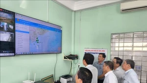 Les autorités de la province de Vinh Long ont effectué une inspection dans 23 communes côtières afin d’évaluer la mise en œuvre des mesures de lutte contre la pêche illicite, non déclarée et non réglementée (INN). Photo: VNA