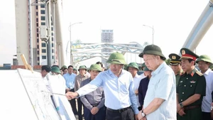 Le secrétaire général du Parti Tô Lâm inspecte les efforts de reconstruction à Thai Nguyên après le passage de la tempête. Photo: VNA