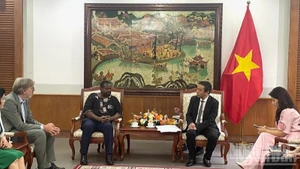Le vice-ministre de la Culture, des Sports et du Tourisme, Hoang Dao Cuong, a reçu une délégation d’experts du Programme Mémoire du monde de l’UNESCO. 