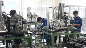 L'industrie de sous-traitance devient le maillon essentiel de la chaîne d'approvisionnement. Photo : VNA.