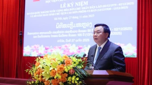 Nguyen Xuan Thang, membre du Bureau politique, directeur de l’Académie nationale de politique Ho Chi Minh et Président du Conseil central de théorie, prend la parole lors de la cérémonie.