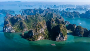 La baie d’Ha Long reste un lieu où légendes, histoire et culture se croisent, créant un patrimoine d’une grande valeur pour le Vietnam et pour le monde.