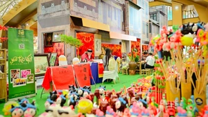 La « Rue de l’automne de Hanoi » attire de nombreux visiteurs et touristes.