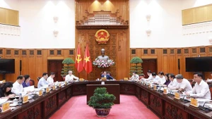 Le Premier ministre Pham Minh Chinh souligne la nécessité de réorganiser les services publics conformément aux orientations du Parti et aux exigences pratiques. Photo : VNA.