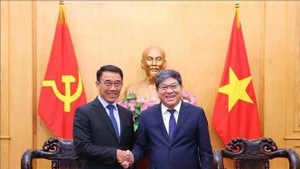 Vietnam et Laos boostent leur coopération en matière de formation des cadres