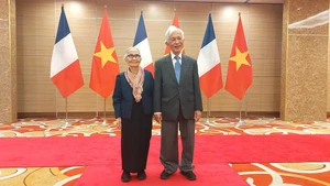 Le couple de scientifiques franco-vietnamiens Tran Thanh Van et Le Kim Ngoc. Photo : TNO.