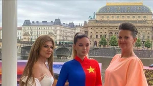 Lors du programme de promotion touristique du Vietnam, intitulé « Tournée touristique du Vietnam en Europe », à Prague, le 27 juin. Photo : VNA.