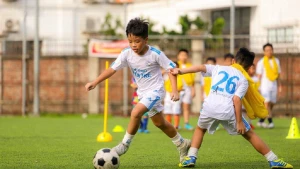 Le Vietnam doit mettre sur la jeunesse pour bâtir son avenir footballistique. Photo : tuoitre.