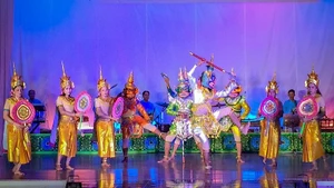 La scène restera illuminée tant qu’il y aura des personnes prêtes à brûler de passion pour leur art. Photo : Vietnamnet.