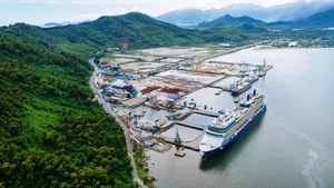 Le port de Chan May fait partie des 46 ports maritimes d'Asie du Sud-Est sélectionnés par Asia Cruise Association comme escale pour les navires de croisière.