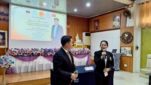 Le consul général Dinh Hoang Linh lors de l'évènement. Photo : Consulat général du Vietnam à Khon Kaen.
