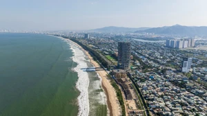 Un coin de l’arrondissement de Liên Chiêu, à Dà Nang (au Centre du Vietnam), donnant sur la mer. Photo : Vietnamnet.