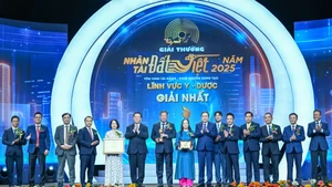 Le président de l’Assemblée nationale, Tran Thanh Man, lors de la 18e cérémonie de remise des Prix "Nhân tài dât Viêt" (Talents du Vietnam), à Hanoi, le 27 octobre. Photo : NDEL.