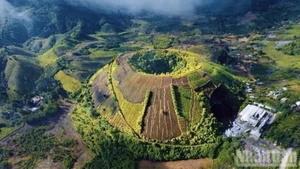 Le volcan Nam Kar, l’un des volcans faisant partie du géoparc mondial UNESCO de Dak Nong. Photo : NDEL.