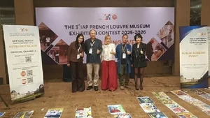 Le jury procède à l'évaluation des œuvres en compétition. Photo : baoquocte.