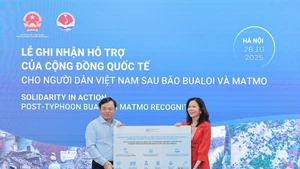 Le vice-ministre de l'Agriculture et e l'Environnement Nguyen Hoang Hiep et Pauline Tamesis, coordonnatrice résidente des Nations Unies au Vietnam. Photo : VNA.
