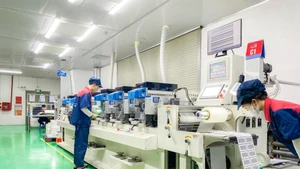 Face à la pression des normes écologiques mondiales, de nombreuses entreprises vietnamiennes du secteur de l’emballage doivent se réinventer. Photo : printvietnam.