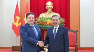Le secrétaire général du Parti communiste du Vietnam (PCV), To Lam (à droite), a reçu l'ambassadeur des États-Unis au Vietnam, Marc Knapper. Photo : NDEL.
