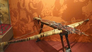 L’« arbalète magique » actuellement présentée au Musée d’Histoire militaire du Vietnam. Photo : Dantri.
