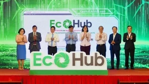 Lors de la cérémonie de lancement de la plateforme de commerce électronique B2B « verte » EcoHub à Ho Chi Minh-Ville. Photo : NDEL.