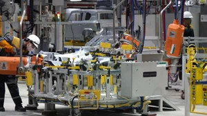 Dans l'usine de voitures électriques VinFast. Photo : VNA.