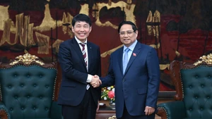 Le Premier ministre Pham Minh Chinh (droite) et Yamamoto Ichita, gouverneur de la préfecture de Gunma.