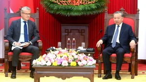 Le leader du PCV To Lam reçoit le directeur du groupe danois A.P. Moller - Maersk