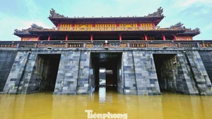 Hue s’emploie à remettre en état la Cité impériale après les inondations