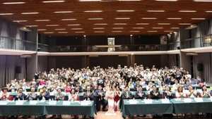 Plus de 120 jeunes et étudiants vietnamiens participent au 11e Festival des jeunes et étudiants vietnamiens en Europe. Photo : VNA.