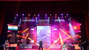 Lors du concert de rock « Parikrama-Inde" à Dak Lak. Photo : VNA.