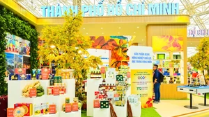 Les produits principaux et caractéristiques des différentes localités de Ho Chi Minh-Ville sont exposés, prêts à accueillir les visiteurs.