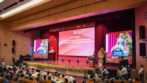 Lors de la cérémonie célébrant le 80e anniversaire de la diplomatie vietnamienne. Photo : baoquocte.