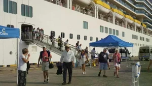 Les croisiéristes débutent leur visite des sites historiques, monuments et attractions de Ho Chi Minh-Ville. Photo : sggp.org.vn
