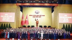 Le XIVe Comité central du Parti communiste du Vietnam présenté au congrès. Photo : VNA.