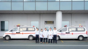 L’Équipe médicale d’urgence compte 23 membres : médecins, infirmiers et conducteurs d’ambulance. Photo : Phan Cong.