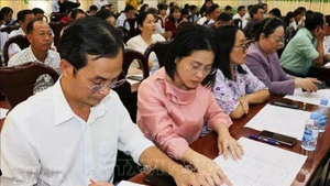 Dans la province de Dong Thap dans le delta du Mékong, les préparatifs en vue des élections des députés de la 16e Assemblée nationale et des Conseils populaires à tous les niveaux pour le mandat 2026-2031 sont menés de manière rigoureuse. Photo : VNA.