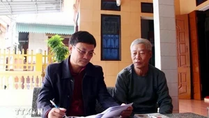 Ces jours-ci, l’atmosphère de préparation aux élections des députés de l’Assemblée nationale de la 16ᵉ législature e diffuse largement dans les communes et quartiers côtiers de la province de Quang Tri. Photo : VNA.