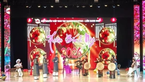Une représentation de chants folkloriques Quan Ho dans le cadre de l’ événement, à Upha, en Russie. Photo: VNA