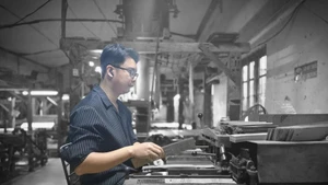 Le village de la soie de Van Phuc applique les technologies et la transformation numérique à sa production. Photo : Bnews/VNA.