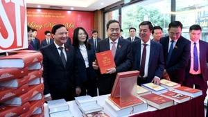 Le président de l’Assemblée nationale Tran Thanh Man assiste à la cérémonie de présentation de l’ensemble des lois adoptées lors de la 10e session de l’Assemblée nationale de la 15e législature. Photo : VNA.