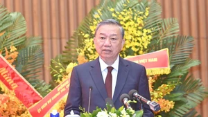 Le secrétaire général du Parti communiste du Vietnam, To Lam, prend la parole lors de l’événement à Hanoi, le 21 juillet. Photo : VNA.