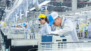 Au 30 juin 2025, le pays avait attiré un total de 21,51 milliards de dollars d'investissement direct étranger. Photo : baodautu.vn