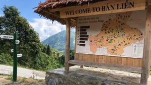 Depuis la commune de Ban Lien, il est possible de rejoindre plusieurs sites touristiques réputés tels que Ta Cu Ty, Xin Man, San Chu Van, Nghia Do, Bac Quang ou Nam Khanh. Photo : VNA.