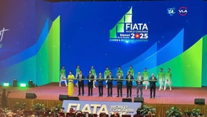 Le Congrès mondial 2025 de la Fédération internationale des associations de transitaires et assimilés (FIATA) s’est ouvert le 8 octobre à Hanoï. Photo: VNA