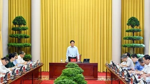 Le président Luong Cuong travaille avec le Bureau présidentiel afin d’évaluer les résultats des missions accomplies en septembre et de définir les tâches essentielles pour octobre. Photo : NDEL