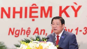 Phan Dinh Trac, membre du Bureau politique et chef de la Commission centrale des Affaires intérieures du Parti, s'exprime au 20e Congrès de l’organisation du Parti de la province centrale de Nghe An. Photo : VNA.
